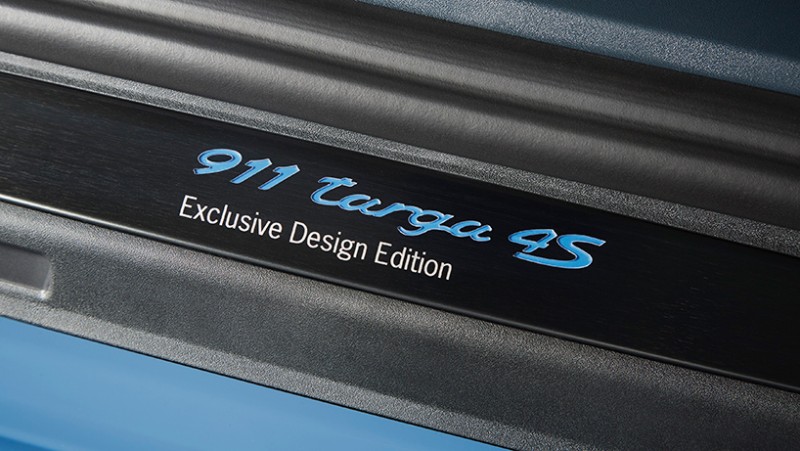 dont-call-it-robins-egg-porsches-immaculate-911-targa-4s-design-edition-in-etna-blue9