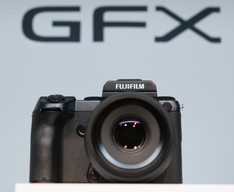 medium-format-meets-mirrorless-in-fujifilms-gfx-camera8