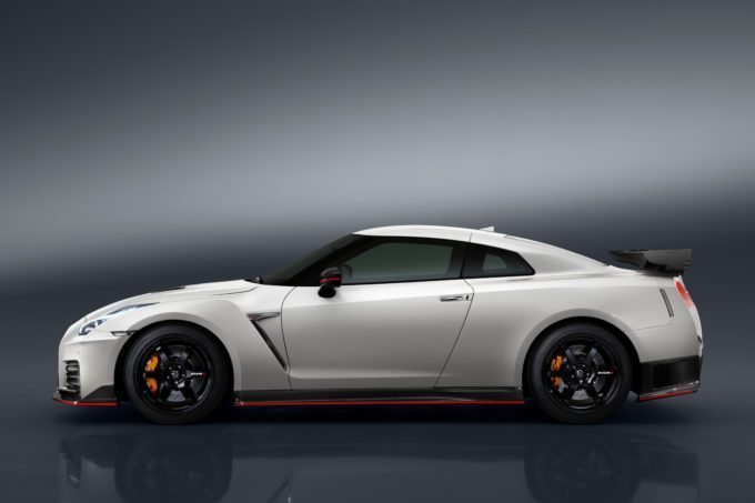 nissan-gt-r-nismo-sees-upgrades-to-features-price-for-20174