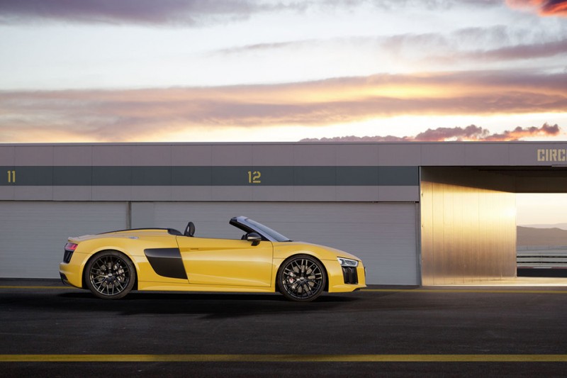 audi-gives-its-most-powerful-car-the-r8-a-convertible-top-with-r8-spyder3