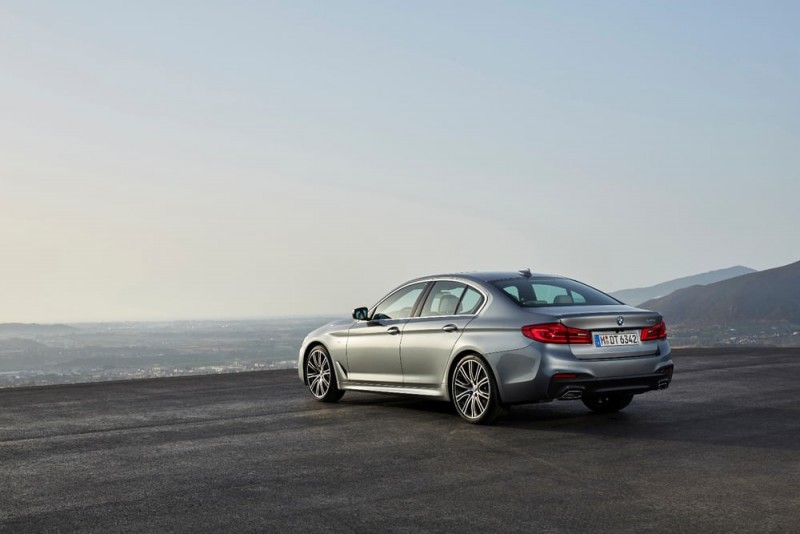 bmw-introduces-the-seventh-generation-of-its-5-series11