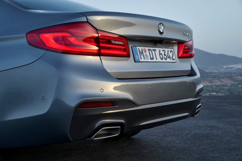 bmw-introduces-the-seventh-generation-of-its-5-series2