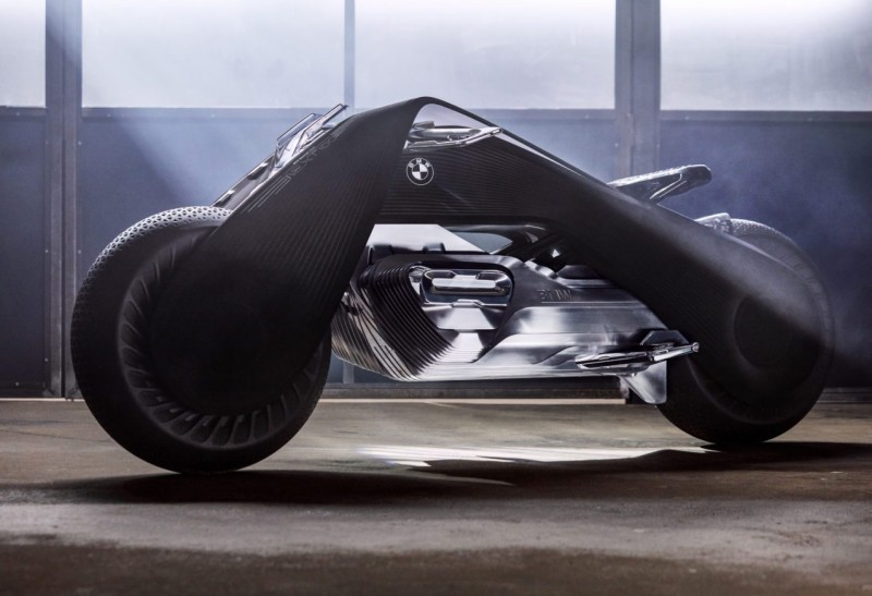 bmws-vision-of-the-motorcycling-future-is-a-techy-self-balancing-concept3