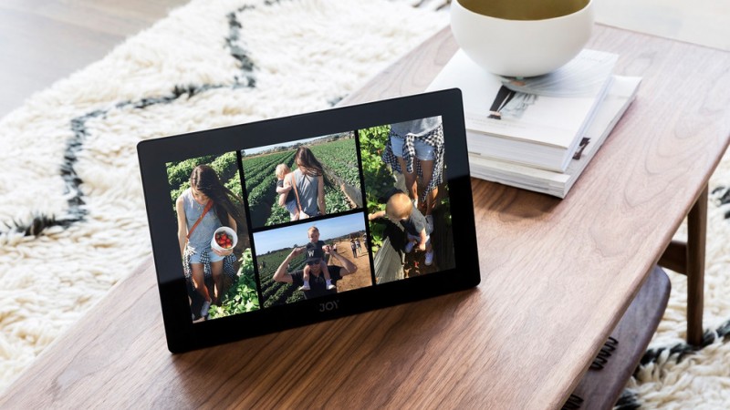 joy-is-a-tablet-whose-only-job-is-to-display-your-photos2