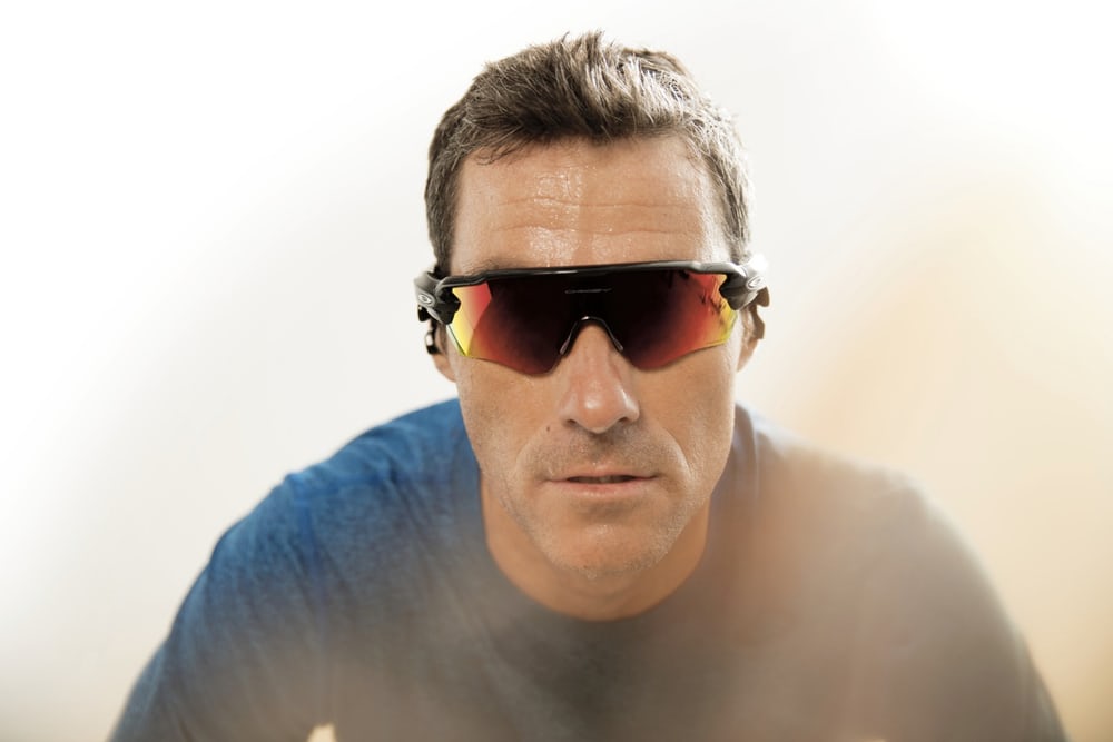 oakley-and-intel-combine-forces-for-sunglasses-with-artificial-intelligence5