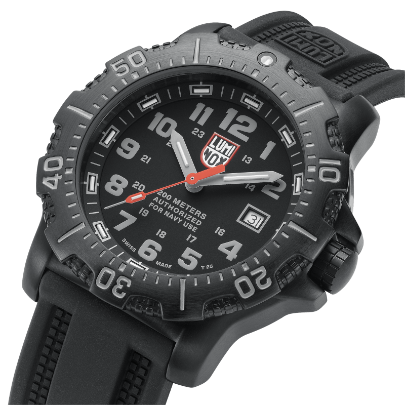 the-tactical-beauty-of-the-luminox-a-n-u-4220-series-watch3