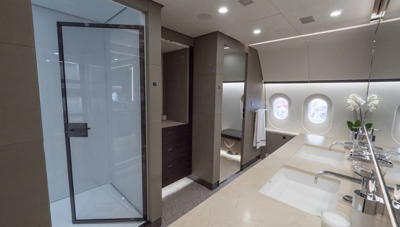 a-look-inside-a-boeing-dreamliner-private-jet4