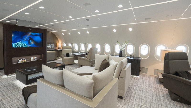a-look-inside-a-boeing-dreamliner-private-jet6