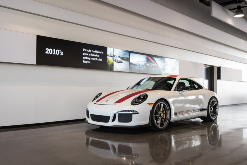porsche-just-opened-a-new-experience-center-in-l-a8