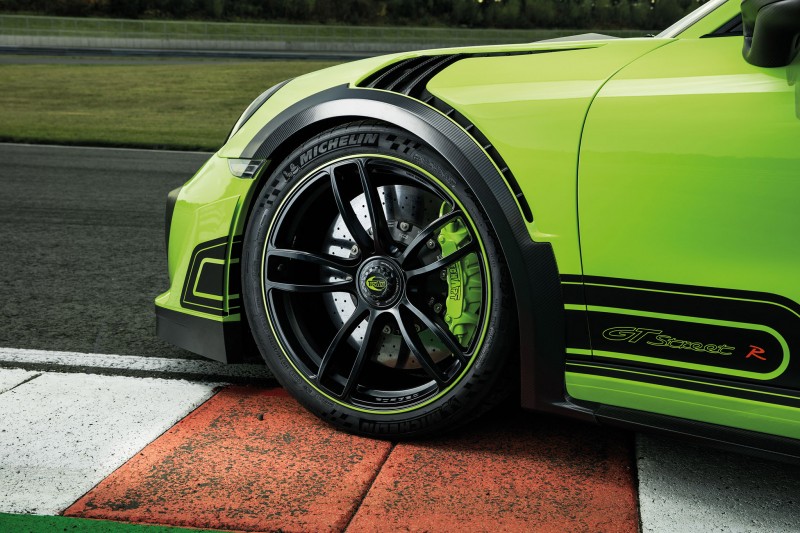 techarts-gtstreet-r-transforms-the-porsche-911-turbo-into-a-green-beast14