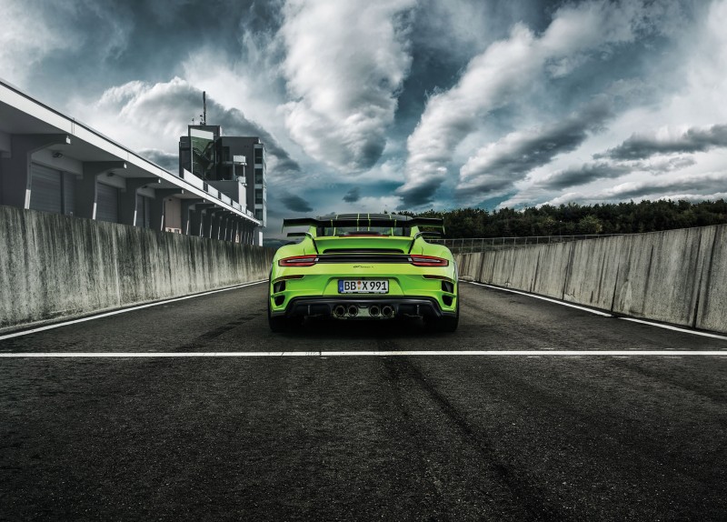 techarts-gtstreet-r-transforms-the-porsche-911-turbo-into-a-green-beast3