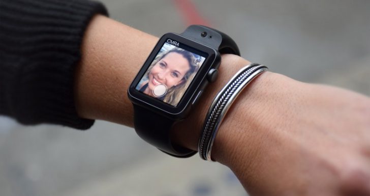 This Wristband Adds Camera Capability to the Apple Watch