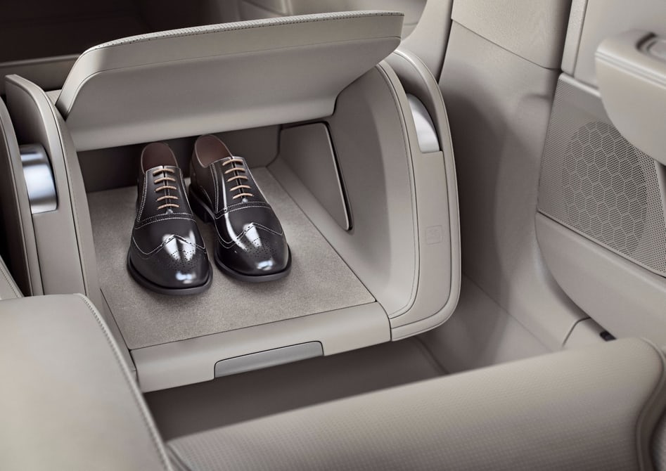 volvo-turns-the-backseat-into-a-first-class-lounge3