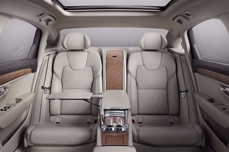 volvo-turns-the-backseat-into-a-first-class-lounge4
