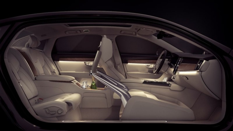 volvo-turns-the-backseat-into-a-first-class-lounge7