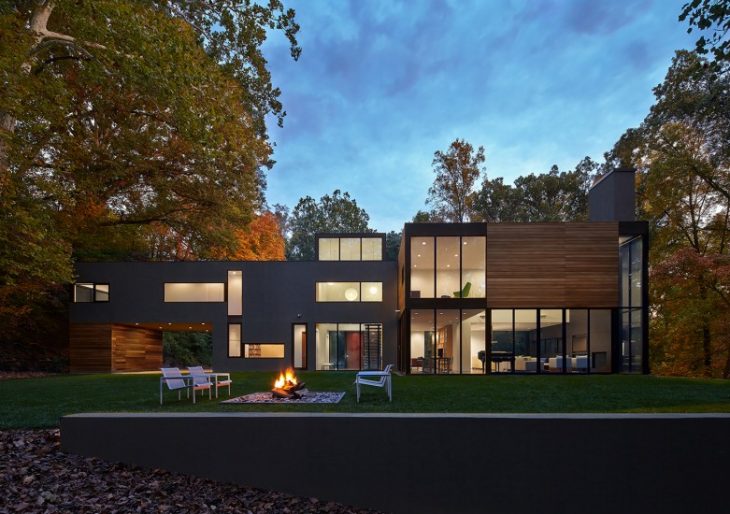Mohican Hills House in Maryland by Robert M. Gurney