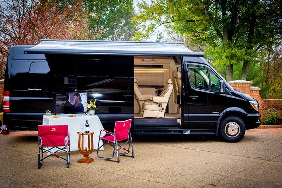 ‘Entertainer’ Is a Luxury Lounge on Wheels that Covers All Bases