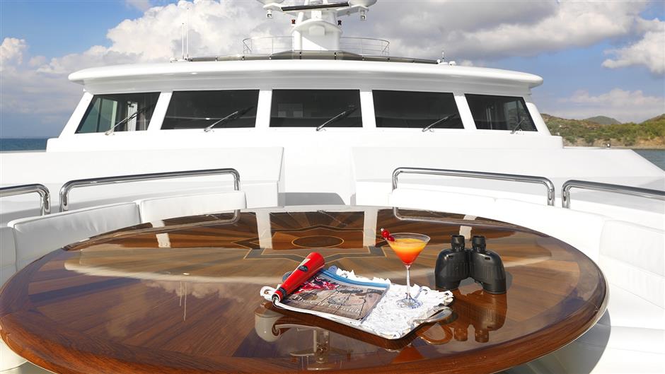 billionaire darwin deasons impeccable apogee superyacht on the market for 25m30 - | Coast Swimming
