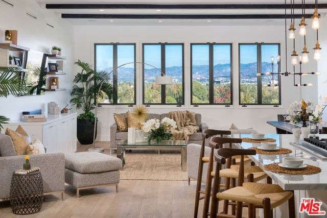 Jussie Smollett Completes Sale of L.A. Condo for $1.7M