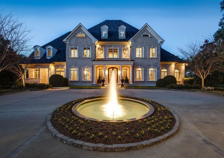 Kelly Clarkson’s Tennessee Mansion Available for $7.5M After Price Cut