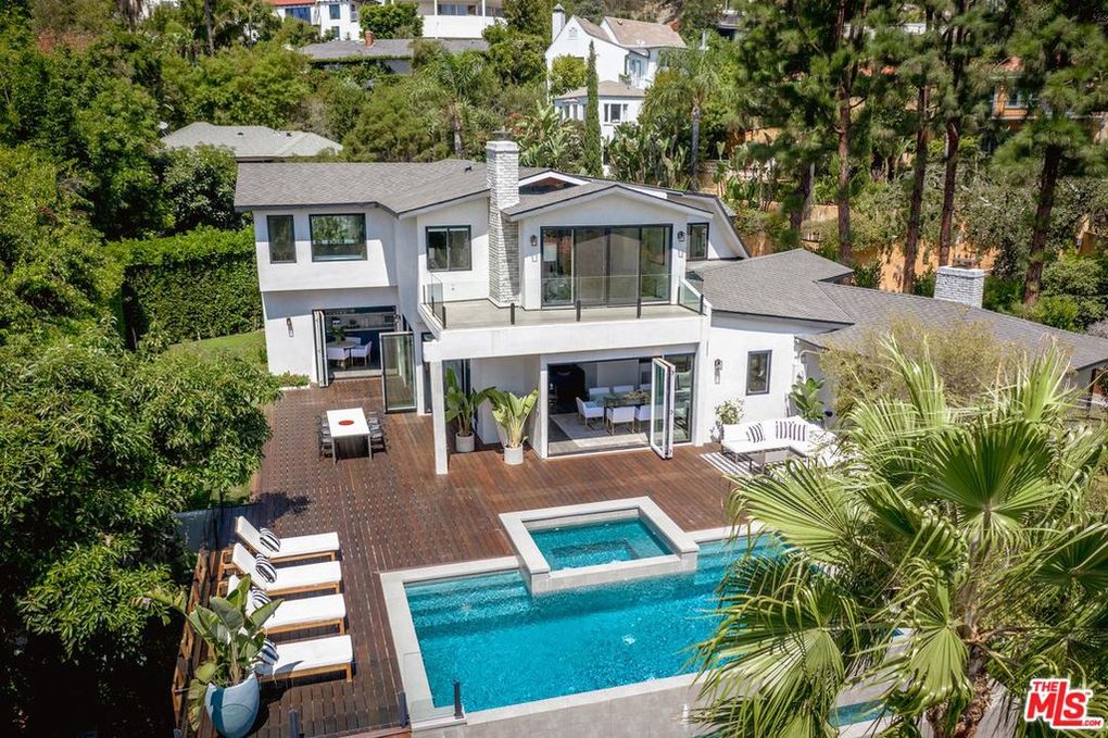 Photo: house/residence of the intelligent 200 million earning California, United States-resident

