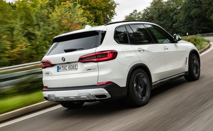 2021 BMW X5 Plug-In Hybrid Offers Significantly More Power and Electric Range