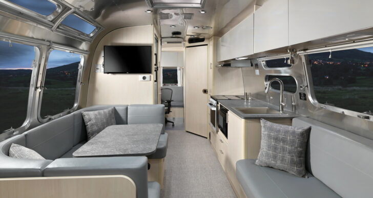 Airstream ‘Flying Cloud 30FB Office’ Features Workspace