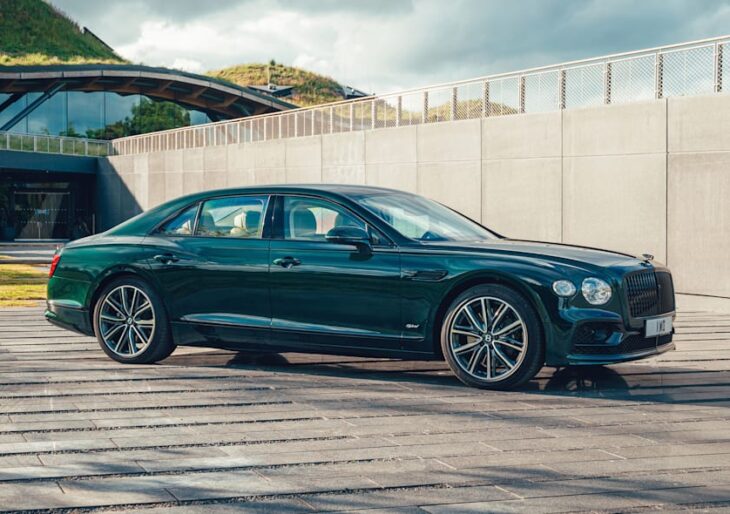 2022 Bentley Flying Spur Hybrid Joins V8 and W12 Models