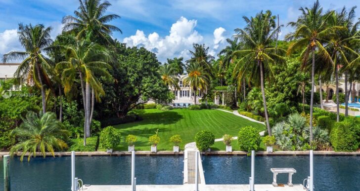 ‘Sabado Gigante’ Host Don Francisco Sells Mansion at Florida’s ‘Billionaire Bunker’ for Above-Ask $23.8M