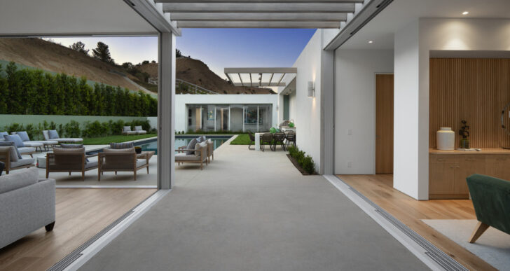 Ventura Hillside Home in California by DARX Studio